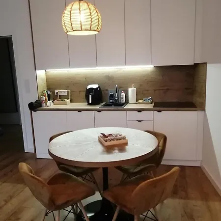 Galeria 3 Lustra Διαμέρισμα *