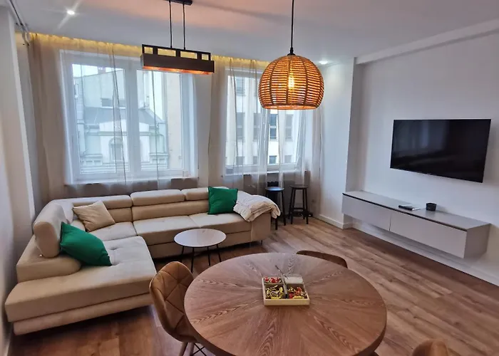 Daire Galeria 3 Lustra Katoviçe